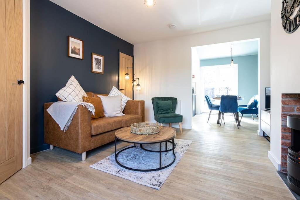Railway House - Central Warrington - Sleeps 6 Exterior foto