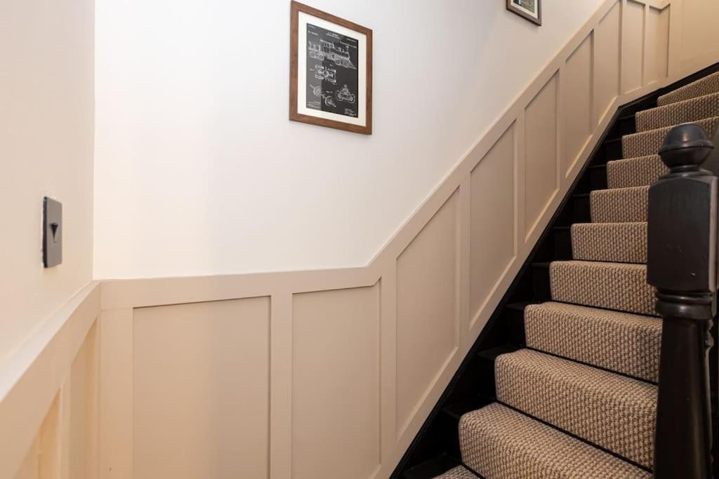 Railway House - Central Warrington - Sleeps 6 Exterior foto